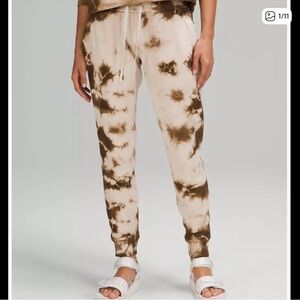 Lululemon Women’s Warm Down Tie Dye Jogger Earth Sand Size 4
